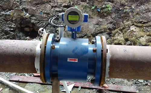 油田用電磁流量計(jì)安裝使用圖